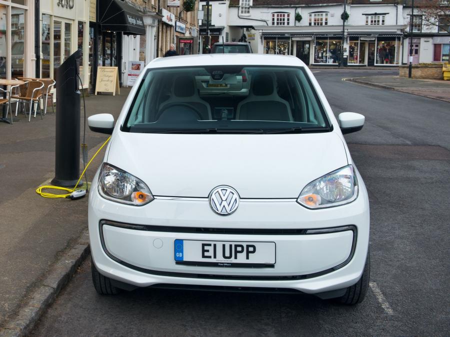  Volkswagen e-up! 2013 года  (UK) (фото 16 из 19)